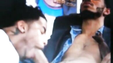 Pompino  a un cazzone nero di 12 pollici