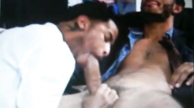 Pompino  a un cazzone nero di 12 pollici