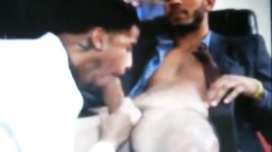 Pompino  a un cazzone nero di 12 pollici