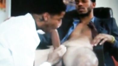 Pompino  a un cazzone nero di 12 pollici