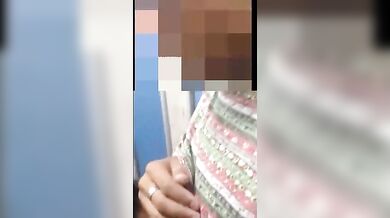 Sesso gay in un bagno pubblico