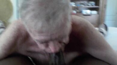 Nonno succhia cazzone nero