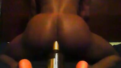 Io in sella a una bottiglia