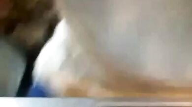 Ragazzo ben dotato si sega in cam