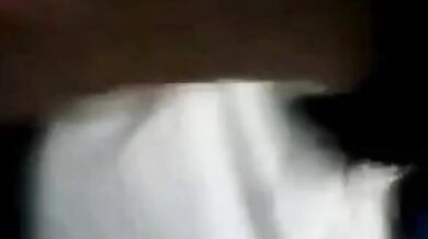 Ragazzo ben dotato si sega in cam