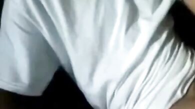 Ragazzo ben dotato si sega in cam