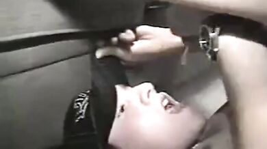 Ragazzo si masturba e poi ingoia il suo sperma