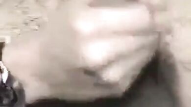 Ragazzo si masturba e poi ingoia il suo sperma