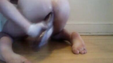 Mi scopo il culo con un grosso cazzo