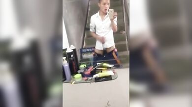 Giovane cinese si masturba