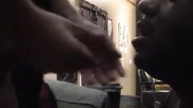 Bel nero ingoia la sborra di cazzi bianchi