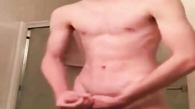 Twink si masturba il suo cazzone