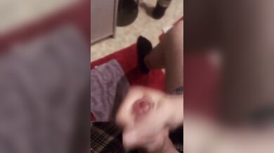 Studente tedesco si masturba e sborra copiosamente