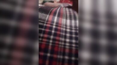 Studente tedesco si masturba e sborra copiosamente