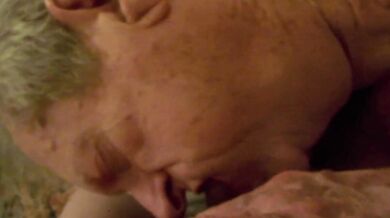 Il nonno succhia e ingoia lo sperma del camionista