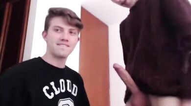 Giovani ragazzi si spompinano il cazzo in webcam