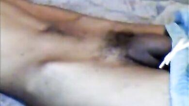 Ragazzo esibisce il suo cazzo mostruoso