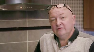 Lavoratori nudi sotto la doccia