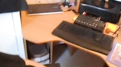 Mi masturbo e intanto succhio un giovane cazzo