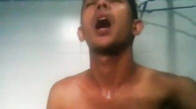 Filippino arrapato si masturba