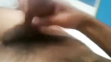 Filippino arrapato si masturba