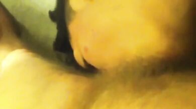 Ragazzo succhia un cazzo di papà