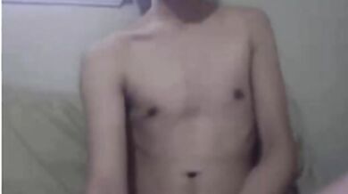 Twink magro con culo voglioso in webcam