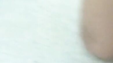 Piccolo cazzo piscia a gogò