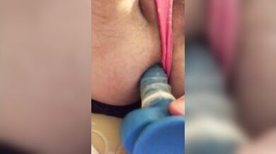 Prima scopata nel culo con un dildo