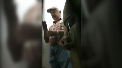 Anziani si segano in bagno