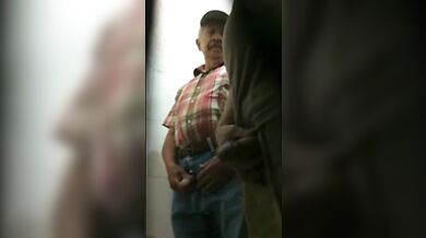 Anziani si segano in bagno