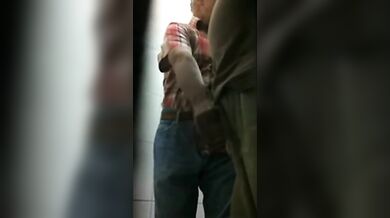 Anziani si segano in bagno