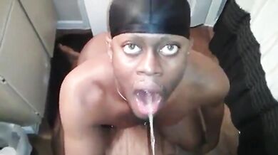 Pompino da nero assetato di piscio e sborra