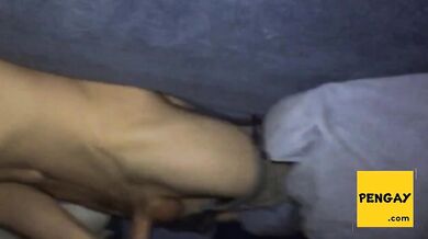 Twink che si sborra addosso