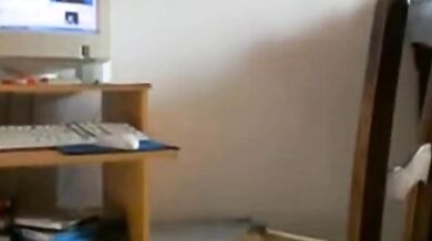 Ragazzo che si sega in cam