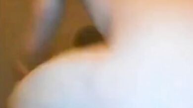 Brunetto si masturba il culo con un dildo