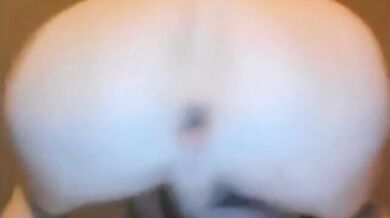 Brunetto si masturba il culo con un dildo