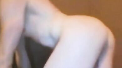 Brunetto si masturba il culo con un dildo