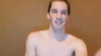 Brunetto si masturba il culo con un dildo