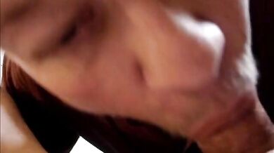 Gli succhio il cazzo con tanta voglia...