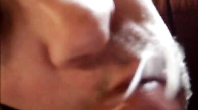 Gli succhio il cazzo con tanta voglia...