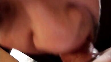 Gli succhio il cazzo con tanta voglia...