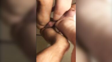 Pancione col cazzo piccolo viene inculato