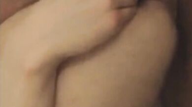 Twink si masturba il grosso buco del culo...