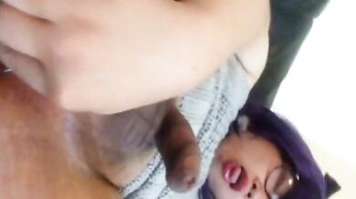 Sissy asiatica si masturba in maglione VKS