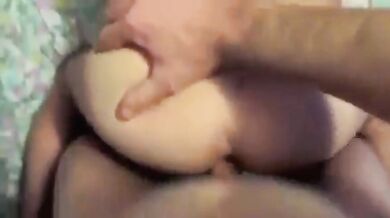 Il mio amico scopa il mio bel culo col suo grosso cazzo