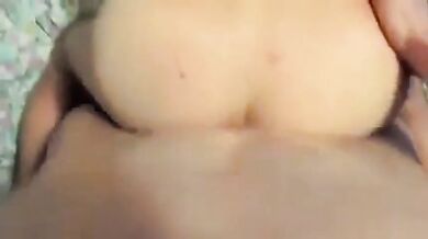 Il mio amico scopa il mio bel culo col suo grosso cazzo