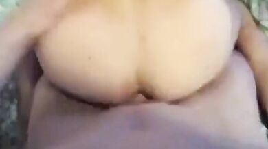 Il mio amico scopa il mio bel culo col suo grosso cazzo