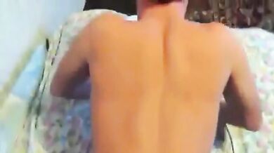 Il mio amico scopa il mio bel culo col suo grosso cazzo